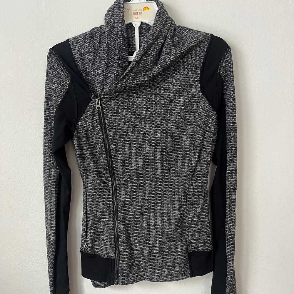 Lululemon zip